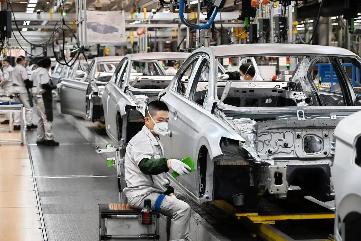 这一次，终于戳中日本命根子了！据日经新闻3月数据显示：2025年全球汽车销量数