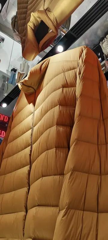 充绒400克羽绒服之所以卖爆，主要它刚好符合我们国人所追求的理念。同时也反应出，