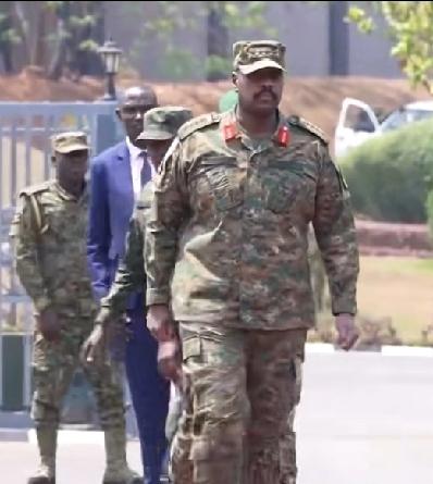 我就问问乌干达你是走路去还是骑牛去？非洲小国威胁攻打伊朗，手握50万饥渴大军，可