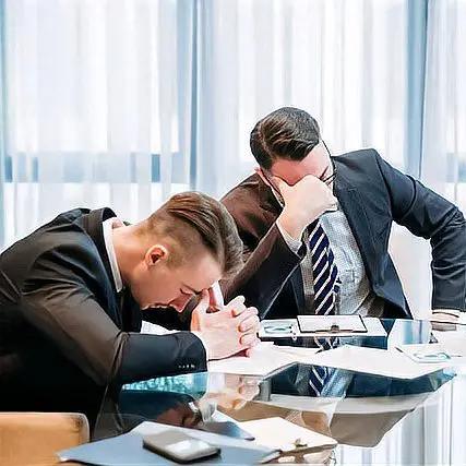 领导打压你时如何保护自己在职场遭遇领导打压，不要自乱阵脚，可用以下方法保护自