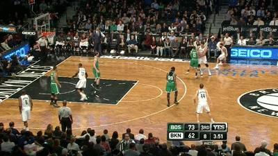 巅峰德隆一次恐怖的3变向过人！德隆