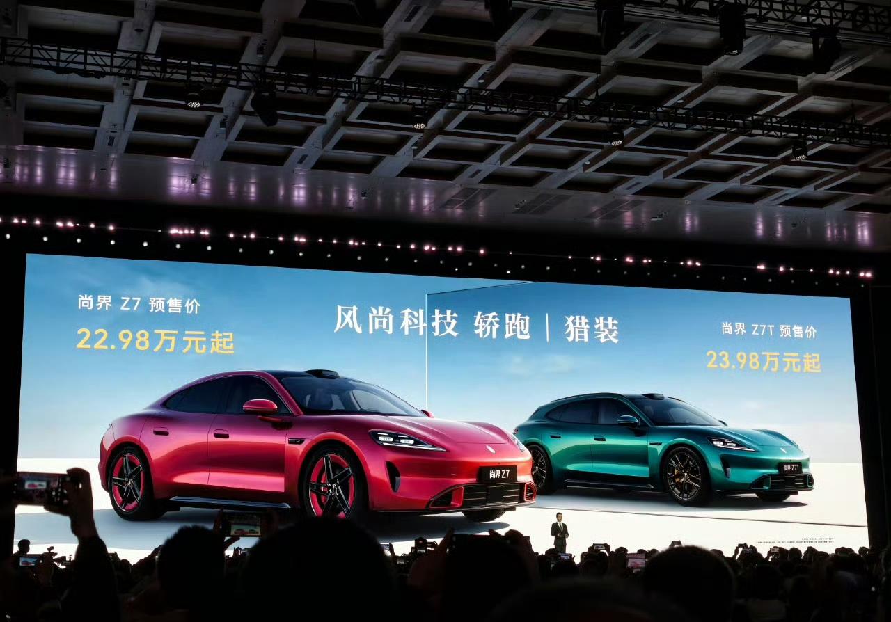 雷军：老余，我这回真听网友的了，SU7直接把舒淇请来了。两年前大家就喊“SU7=