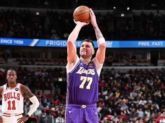 随着东契奇爆砍46分，来看看25-26赛季NBA10大得分狂人吧！第一，东契