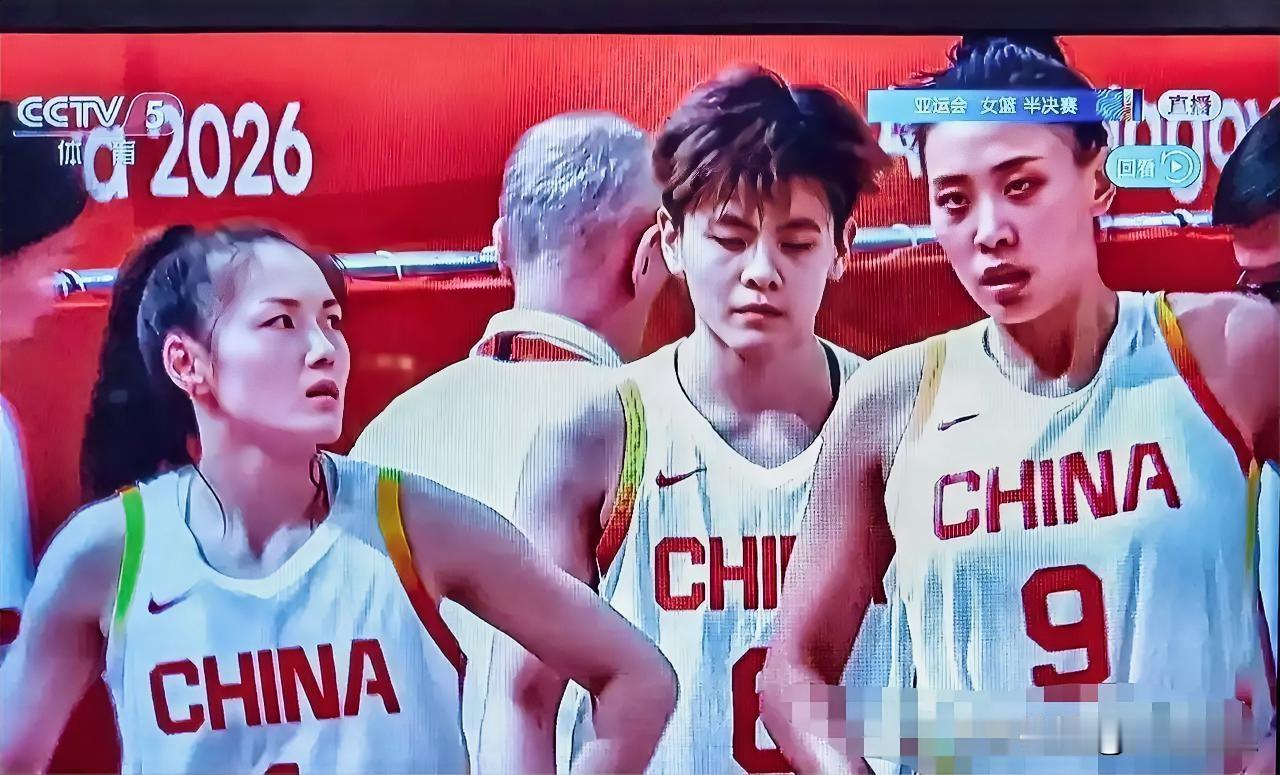 中国女篮竟然输给韩国了，我朋友是篮球教练，最后这几十秒看得他都直拍大腿！当