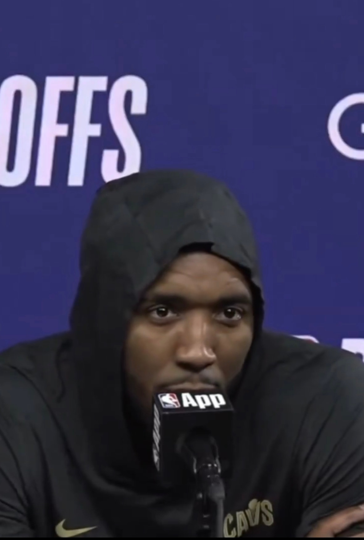 米切尔在谈到自己主动减少出手时说：“我觉得主动减少出手是我的责任。我们都彼此信任