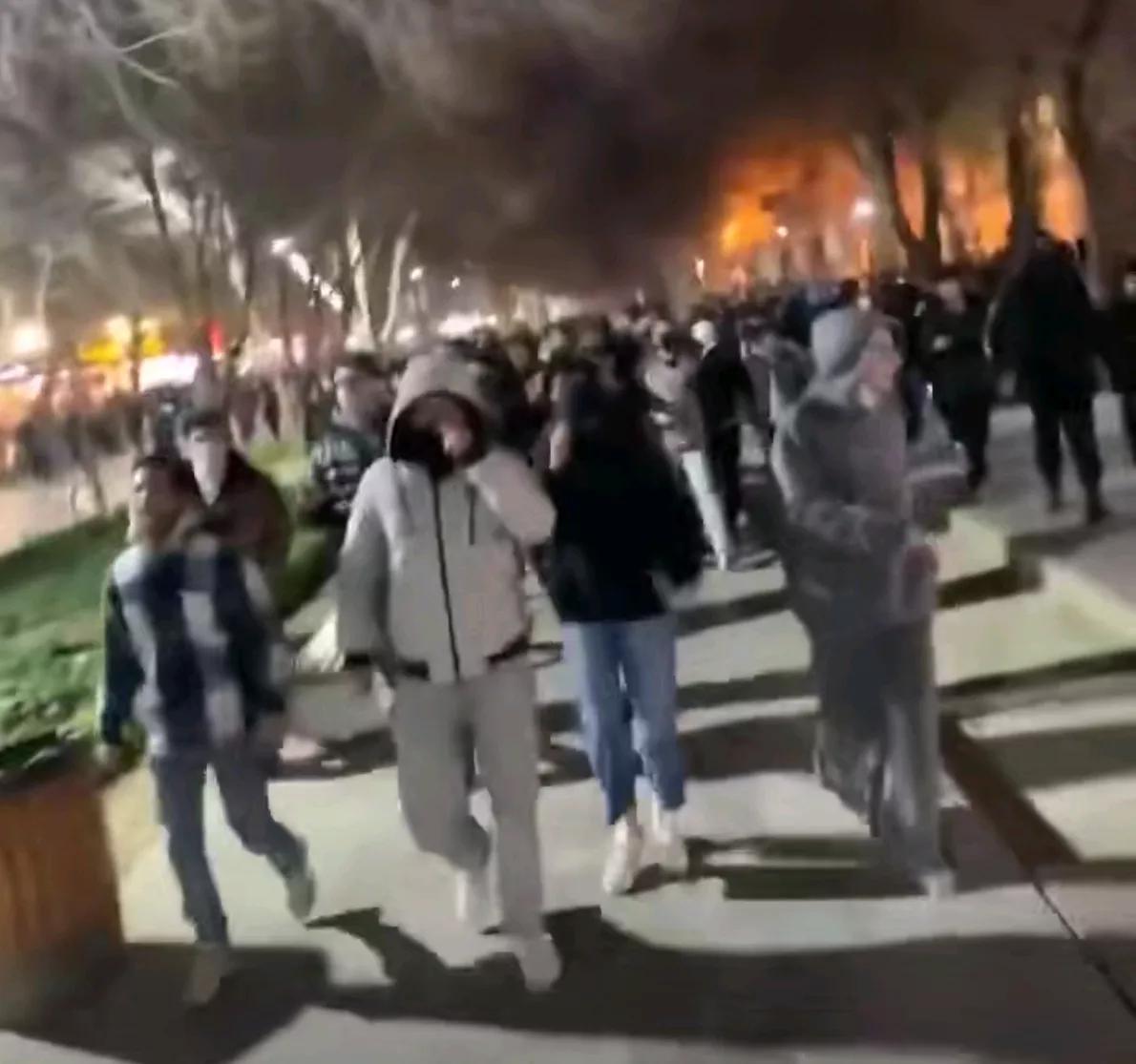 半岛电视台报道，当地时间31日，伊朗法尔斯通讯社披露，该国持续多日的抗议活动，正