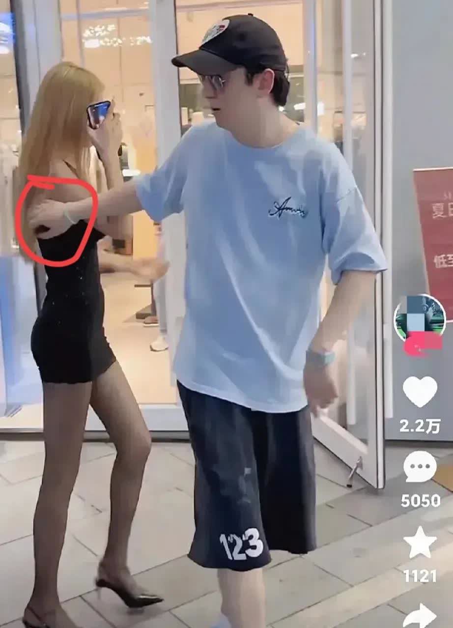 我敢说王思聪估计就是所有男人里命最好的一个了，不但有个好爹，