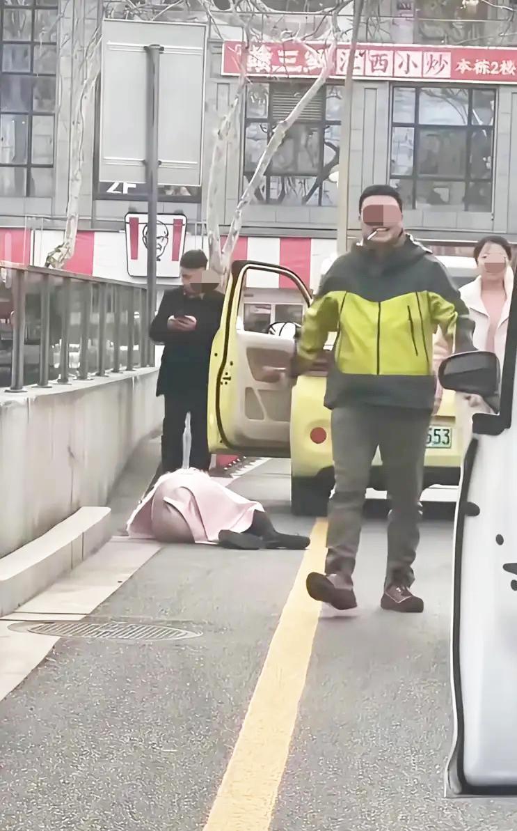 他被称为“扬州最后一个男人”！全网都在呼叫小哥开直播，众筹为他出那一巴掌三