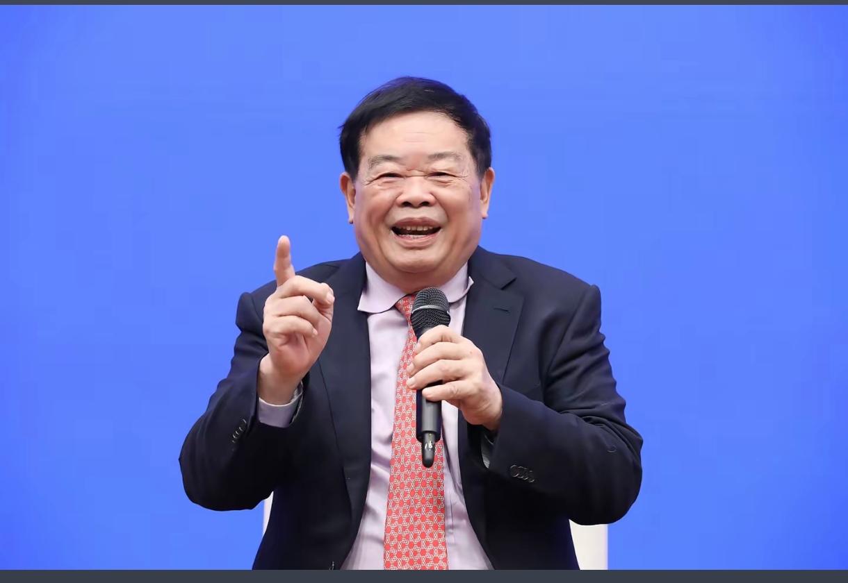我发现相比于马云，刘强东，宗老板（爱穿布鞋那位），孙正义，王永庆等，就属曹德旺比