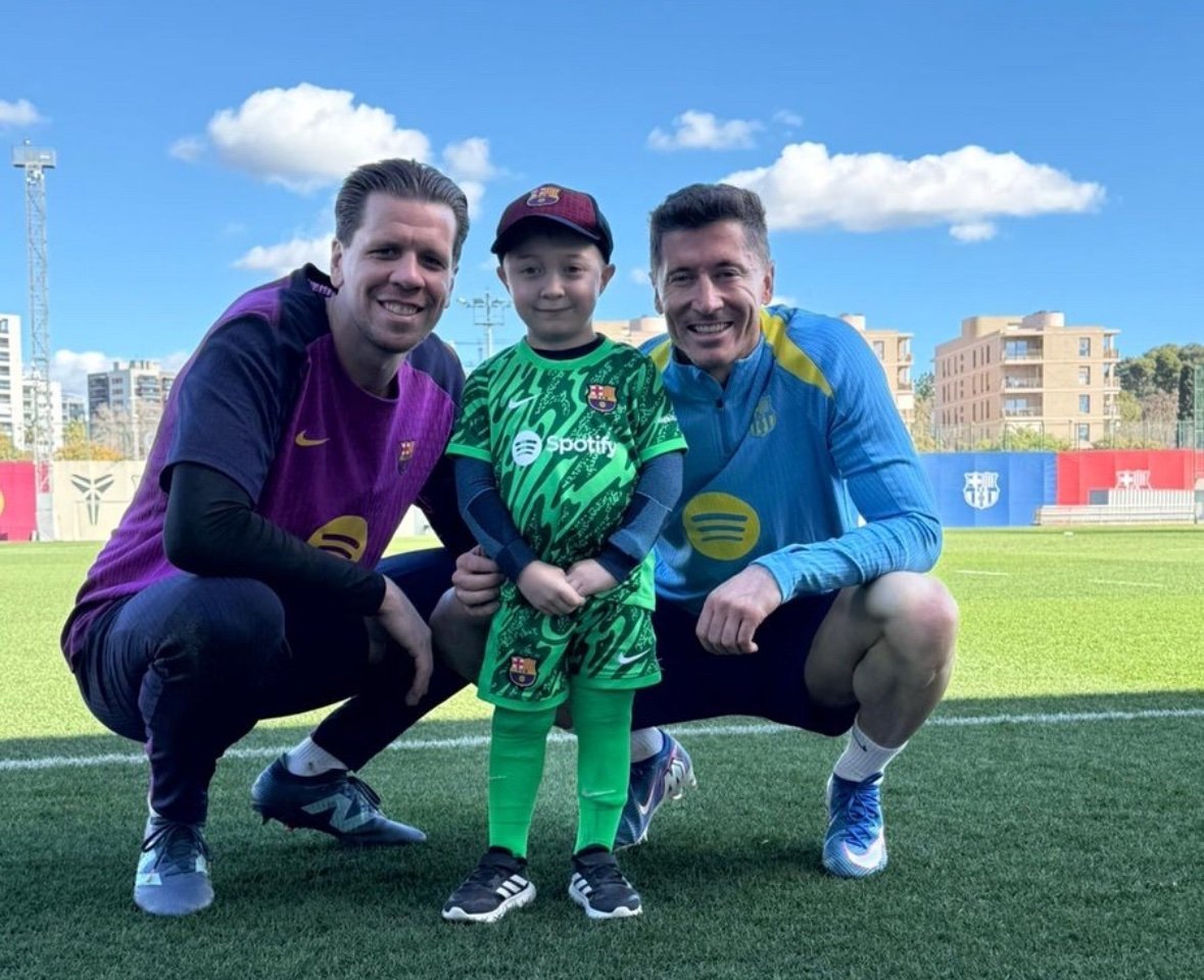 每体：什琴斯尼在场外做出了一个非常感人的举动，感动了无数球迷。他帮助一位名叫沃伊