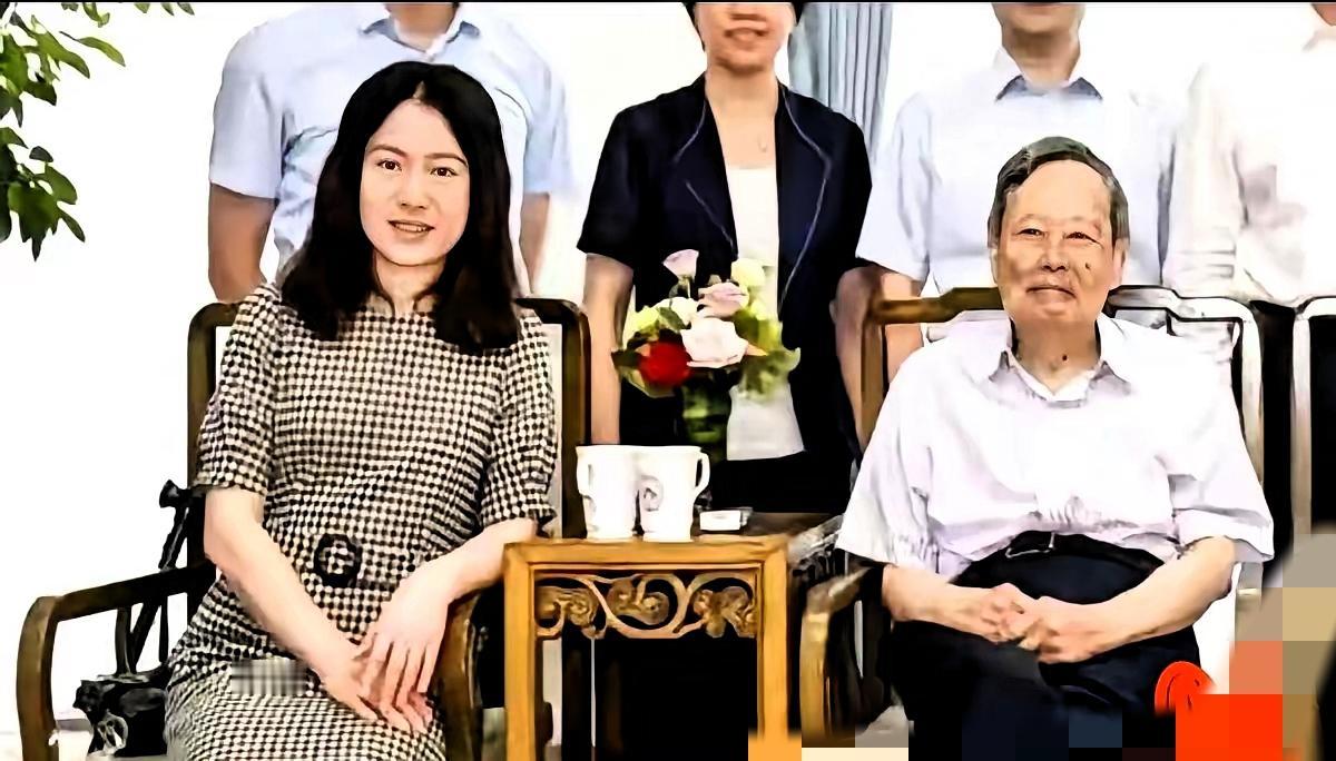 杨振宁留给翁帆最牛的“遗产”，从来不是别墅豪宅，而是台能一直“印钱”的智慧机器！