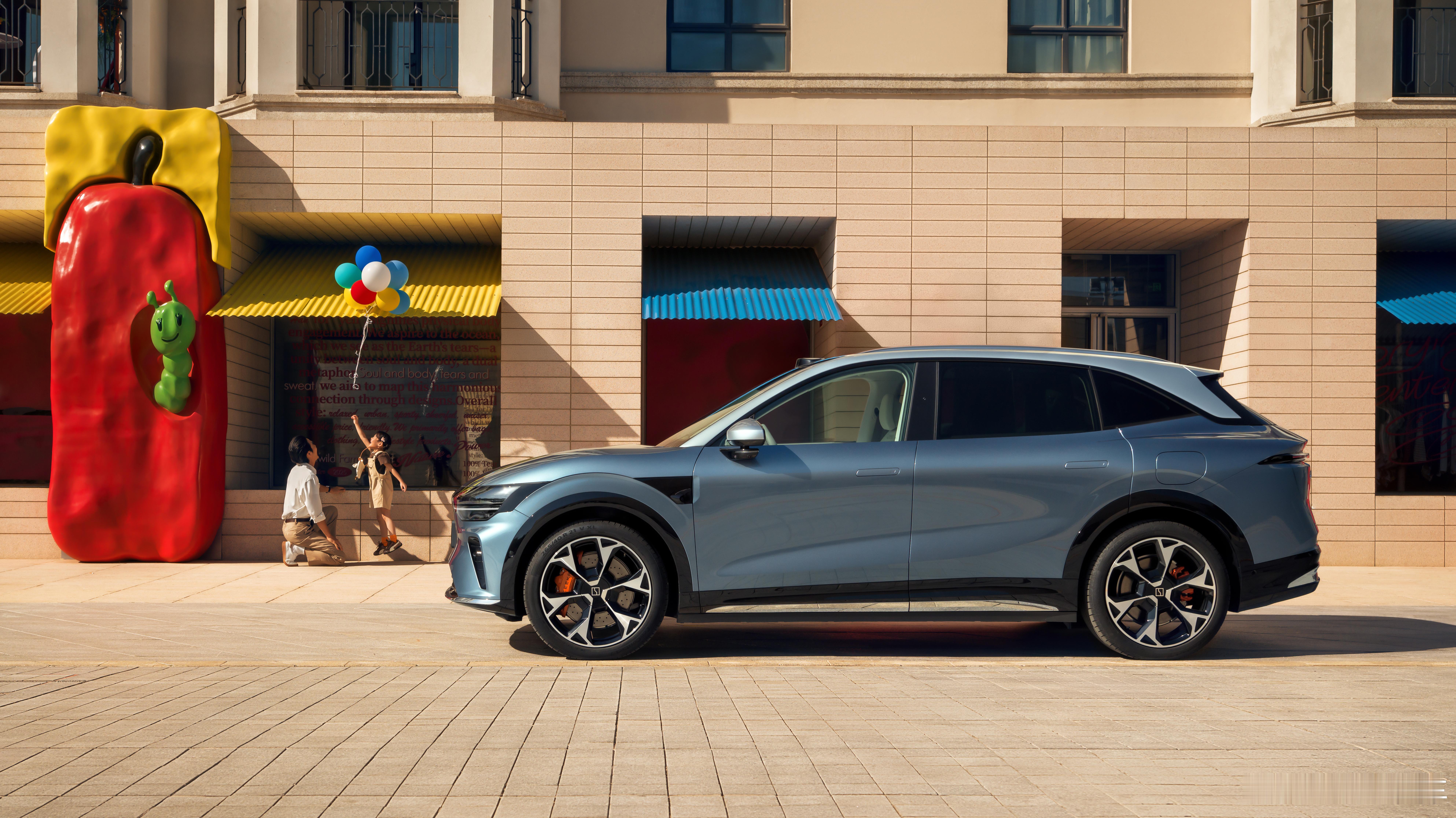 780km综合续航，是极氪7X写给用户的长情告白。减少充电次数，拓展生活边界，让