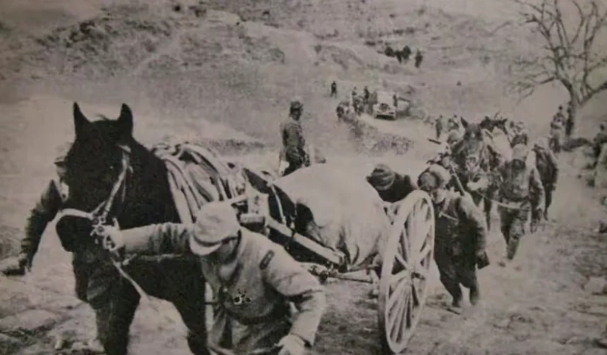 1942年，吴瑞林绑架5名日军工程师，敲诈7吨炸药派出3连押运，可是，被一队伪军
