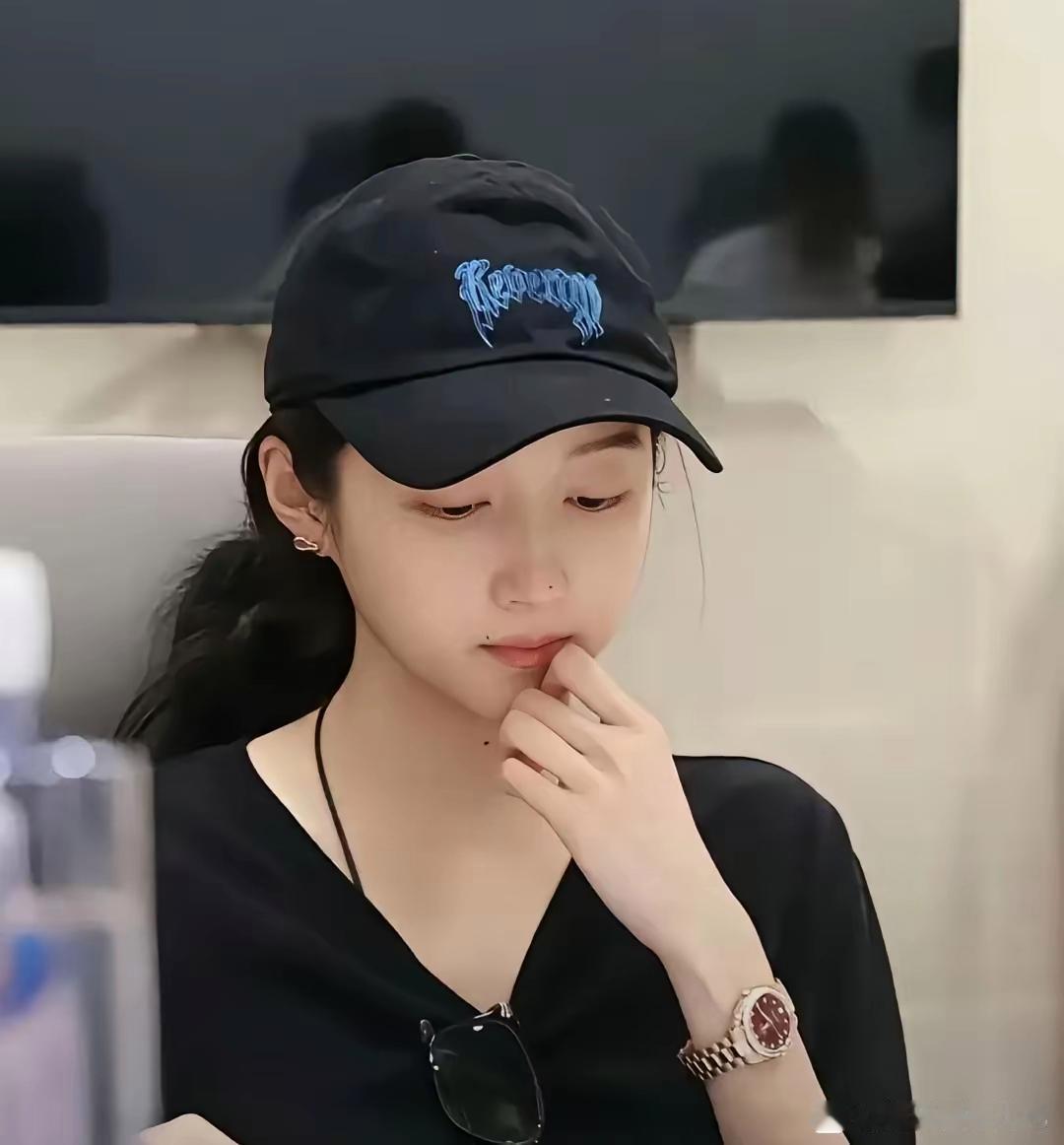 感觉关晓彤越来越好看了，这种美无法形容你发现没有，以前的关晓彤美但是缺了一种女人