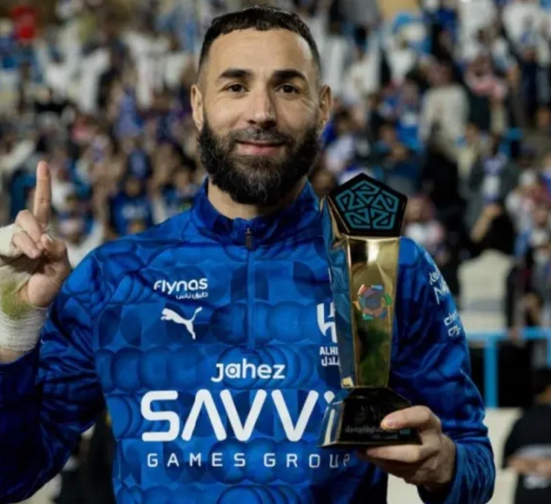 人家沙特王子宠本泽马真的不是没原因的，看看刚加入利雅得新月就帽子戏法，这种无缝衔