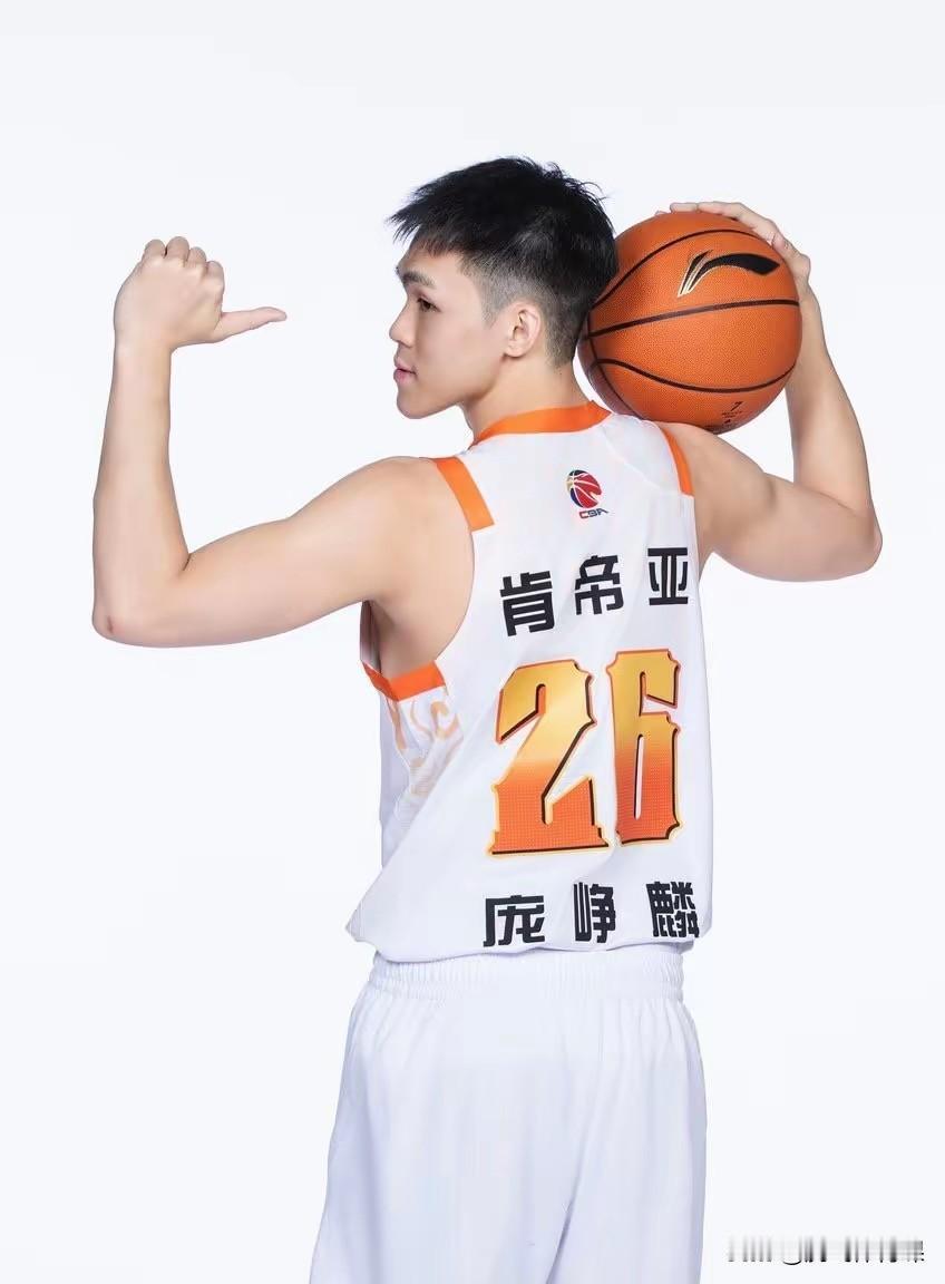 媒体人:庞峥麟或提前预订CBA新赛季四大奖项:1.CBA年度最佳新秀，2