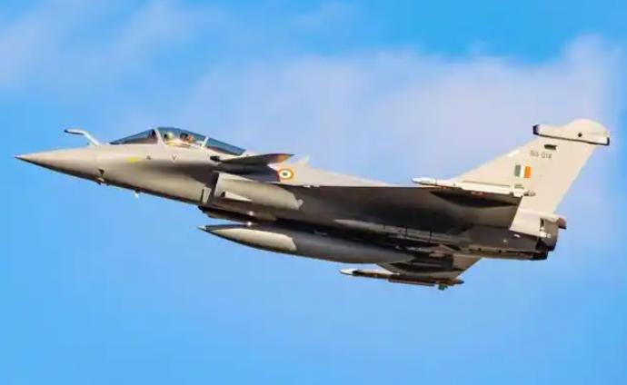 越南是没有可选的余地。买美国的飞机必然会受到美国的管制，买俄罗斯的飞机又觉得落后