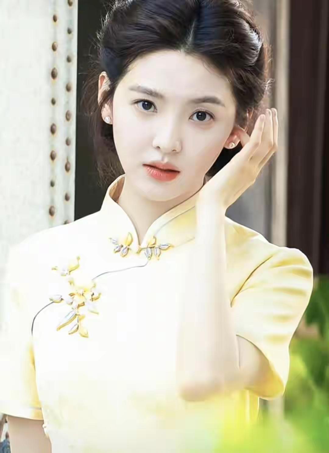 张若楠这种初恋般的长相应该没有男人会不喜欢吧？你说她顶级漂亮吧，也不是，但是就