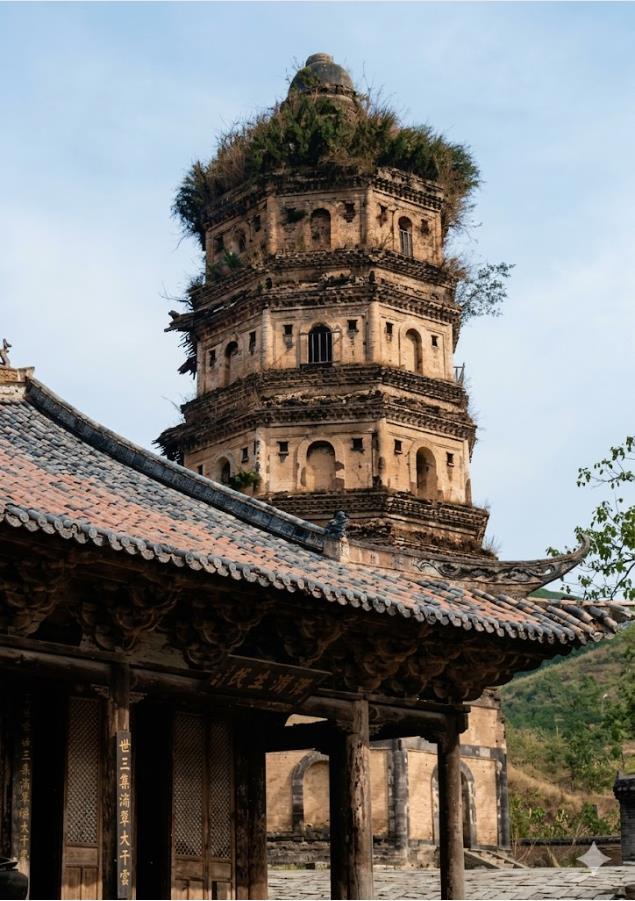 这两张老照片拍摄于上世纪三十年代，是广东韶关南华禅寺在民国时期的真实样子第一张