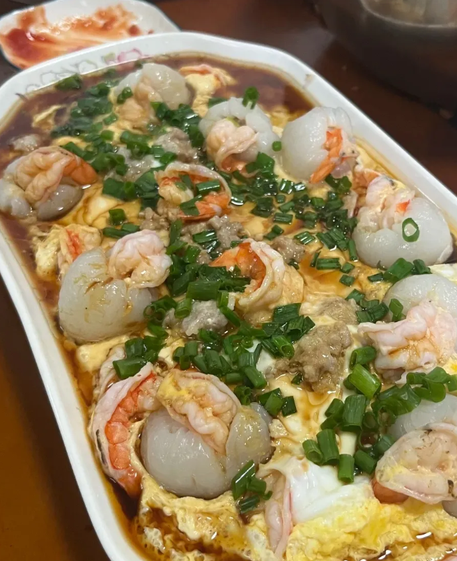 这个是哪里的美食，看着太有食欲了，谁知道这个美食叫什么