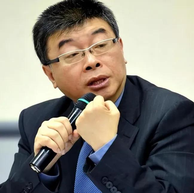 统派邱毅火力全开，直骂马英九是“废物”！邱毅直言：马英九手握两岸和平最佳窗口