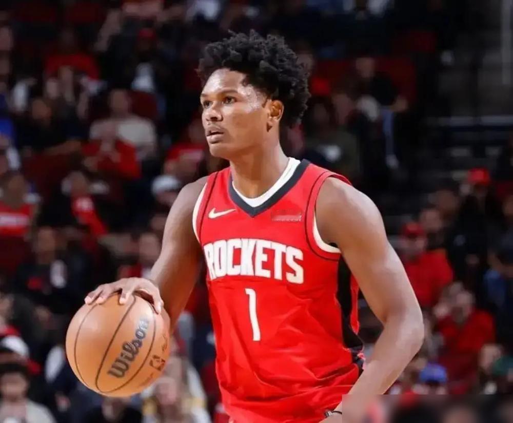 今天火箭这消息，看得人又喜又愁。那个土耳其中锋，球队的轴，总算回来了。简单说