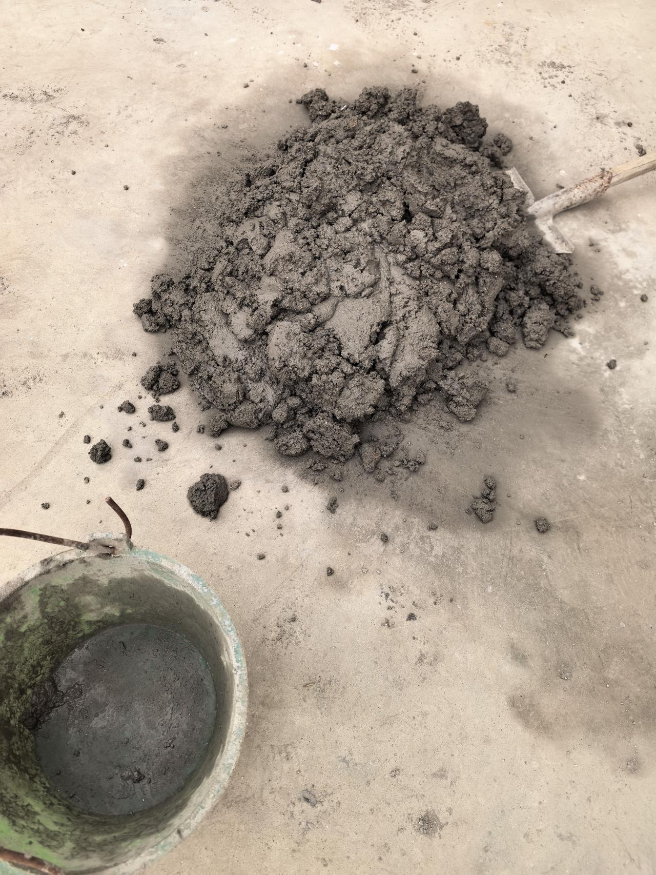 老家的不锈钢大门用了5年，倒是真的不生锈，但是，门锁整天受风雨侵蚀，不太灵光了。