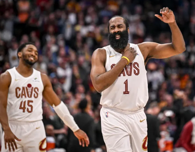 美记更新动态，晒出了克利夫兰骑士队在交易得到詹姆斯-哈登后的进攻表现数据。自通