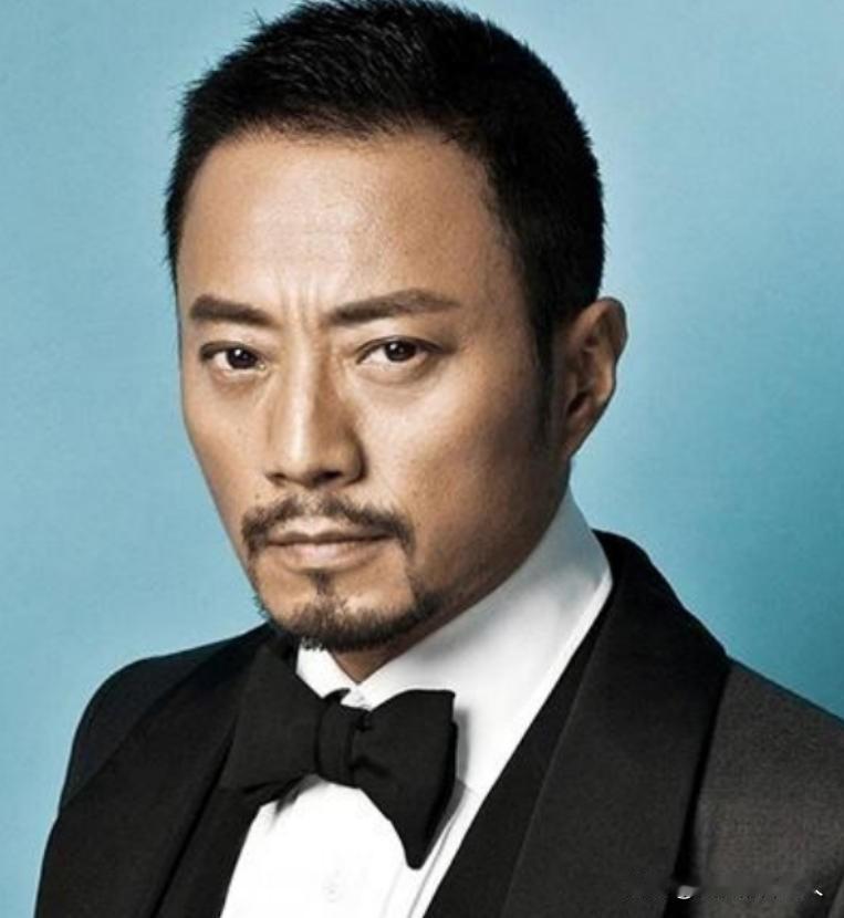 2001年，张涵予20万买了一张罗汉床，好友马未都来家里赏玩，没想到他一看见这床