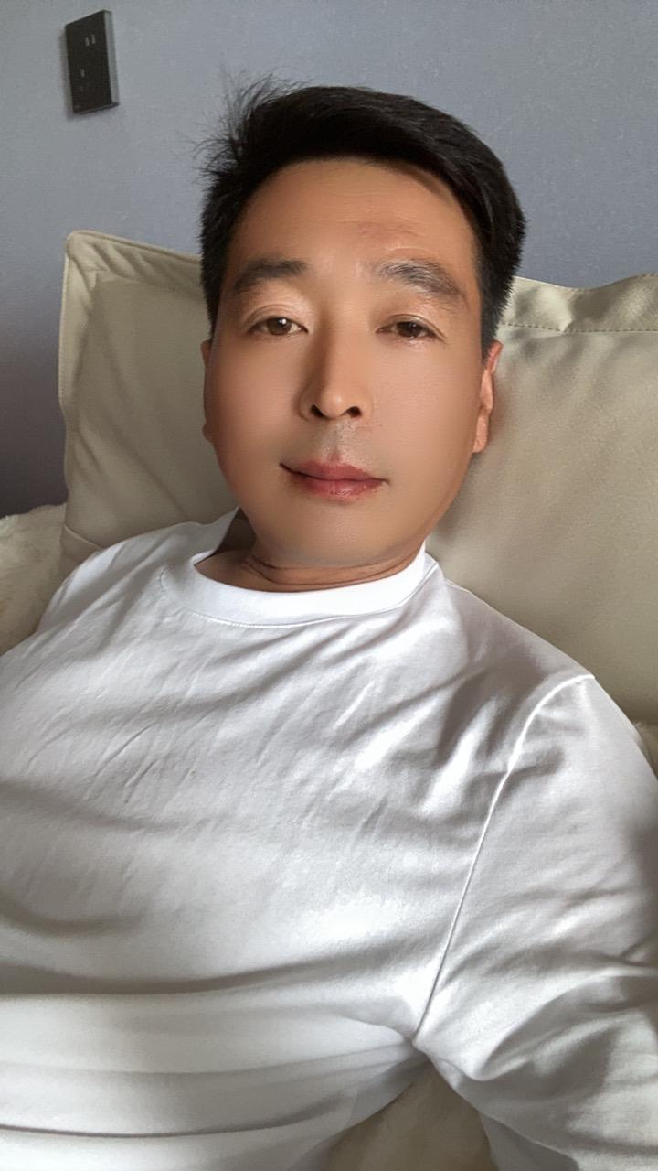 人生没有最好的年龄，只有最好的心态，我们争不过岁月，也跑不过时间。唯有...