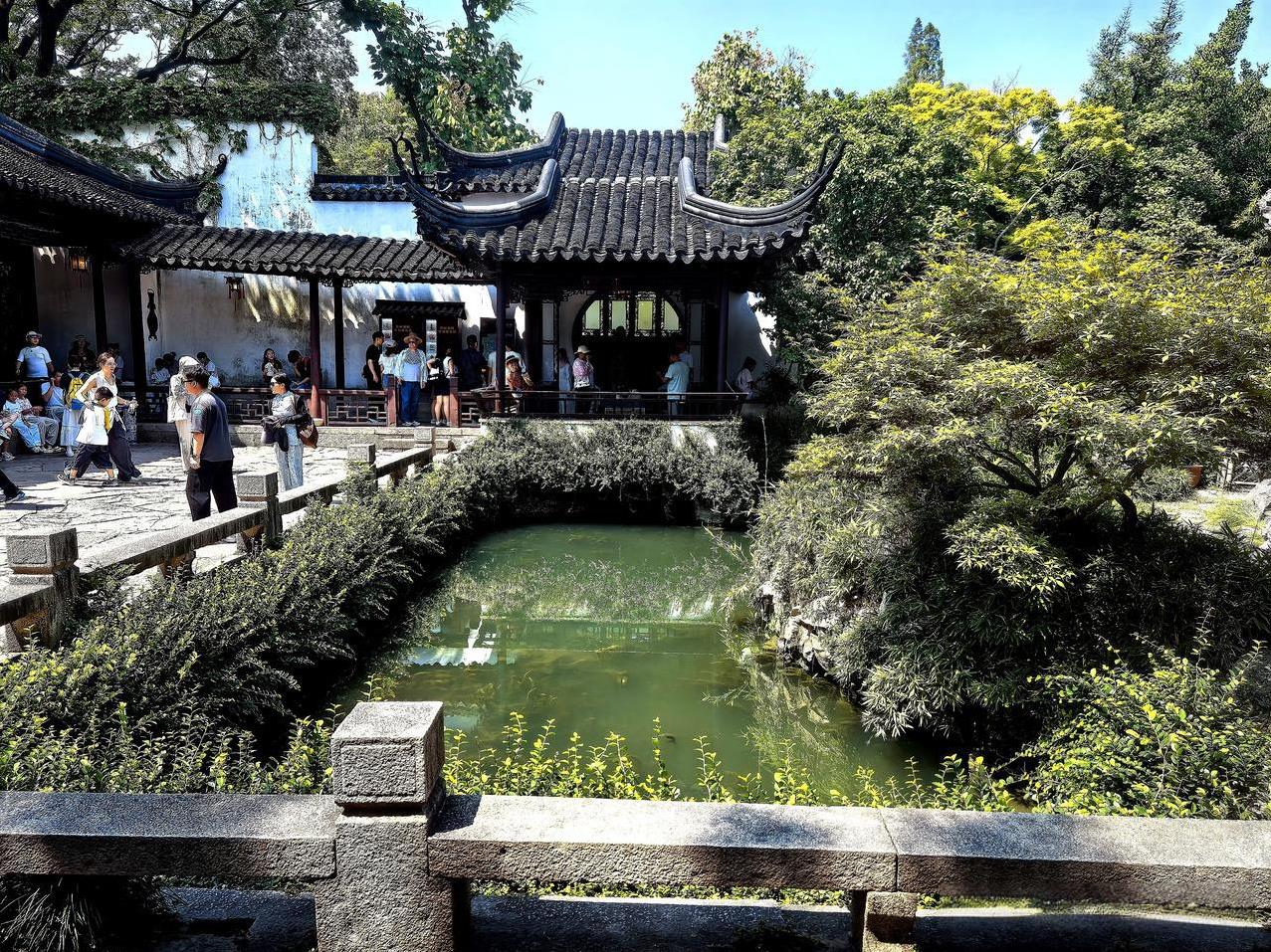 “在婚姻中，再好的人也斗不过人性。幸福的婚姻是凤毛麟角。”这是我的朋友小雅说的