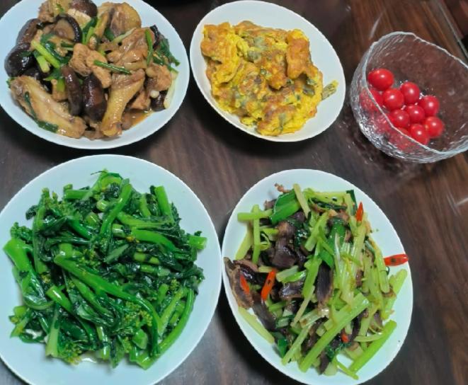 过年，我姑姑对我说过最深的一句话：“以后不用来拜年了！”今年回家过年，初五