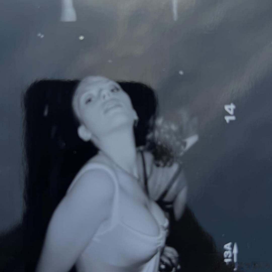 摄影师BenWatts分享由他掌镜一组的04年MetGala现场照，出镜包括