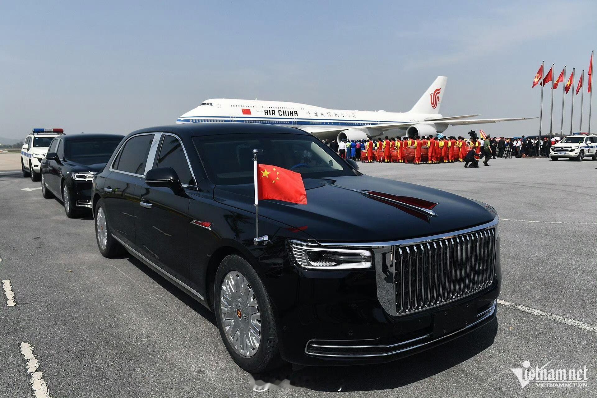 越南媒体拍的红旗N701，轮胎居然都是定制的。[