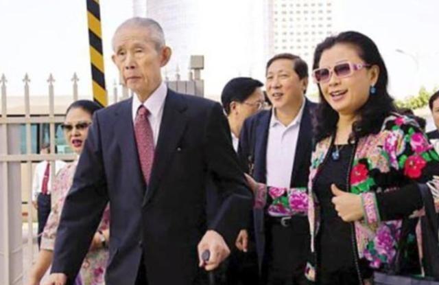 2008年，富商王永庆离世，子女在清点遗产的时候，意外发现父亲在瑞士银行有400