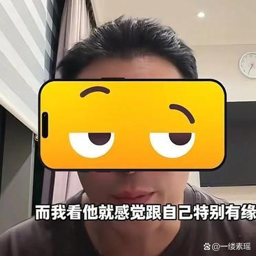 汪小菲把三胎儿子的正脸照放了出来。他说自己想象里的儿子，该是壮实黝黑的。可抱