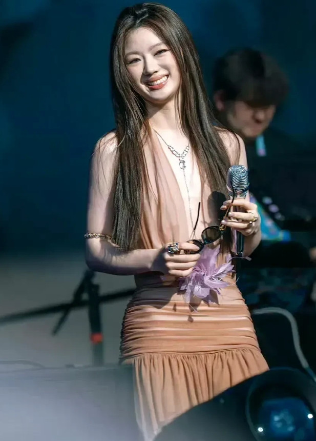 不怪那么多人喜欢她，确实美若天仙啊。[大笑][大笑][大笑][大笑]