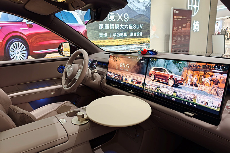 之前一直坚定站国产电车，买车时挑了台主流国产品牌的纯电SUV，图的就是内饰软包多、座椅带通风按摩、三