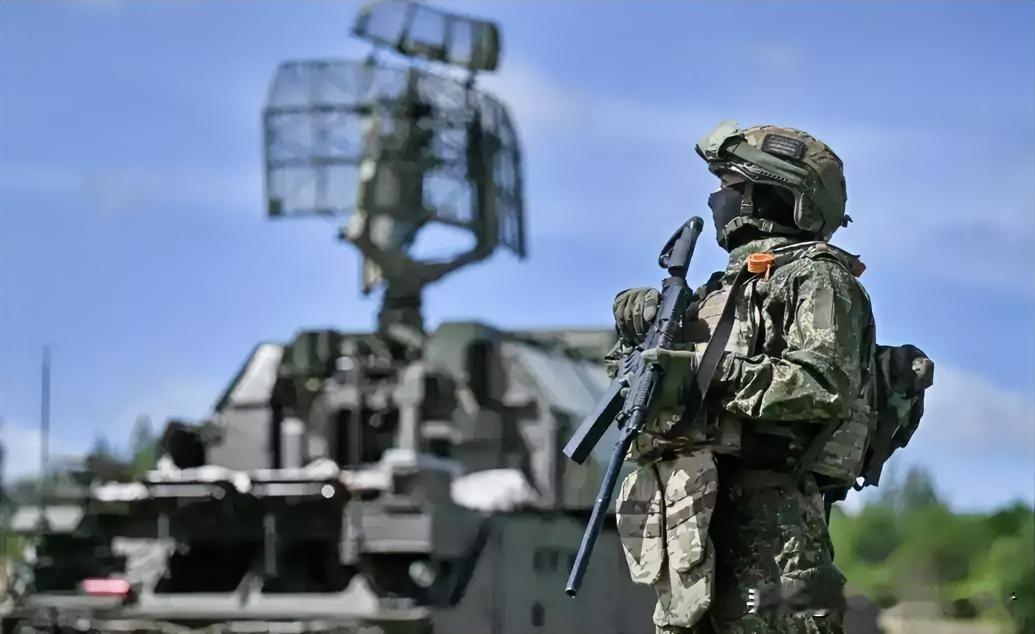 莫斯科周围部署有4个防空导弹团，24个防空导弹营，162个高射炮连！整个莫斯科市
