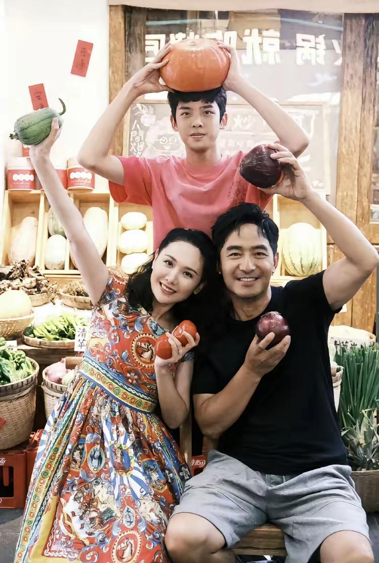 程莉莎可能是娱乐圈最幸福的女明星加个之一吧程是个很聪明的女人，永远把老公放