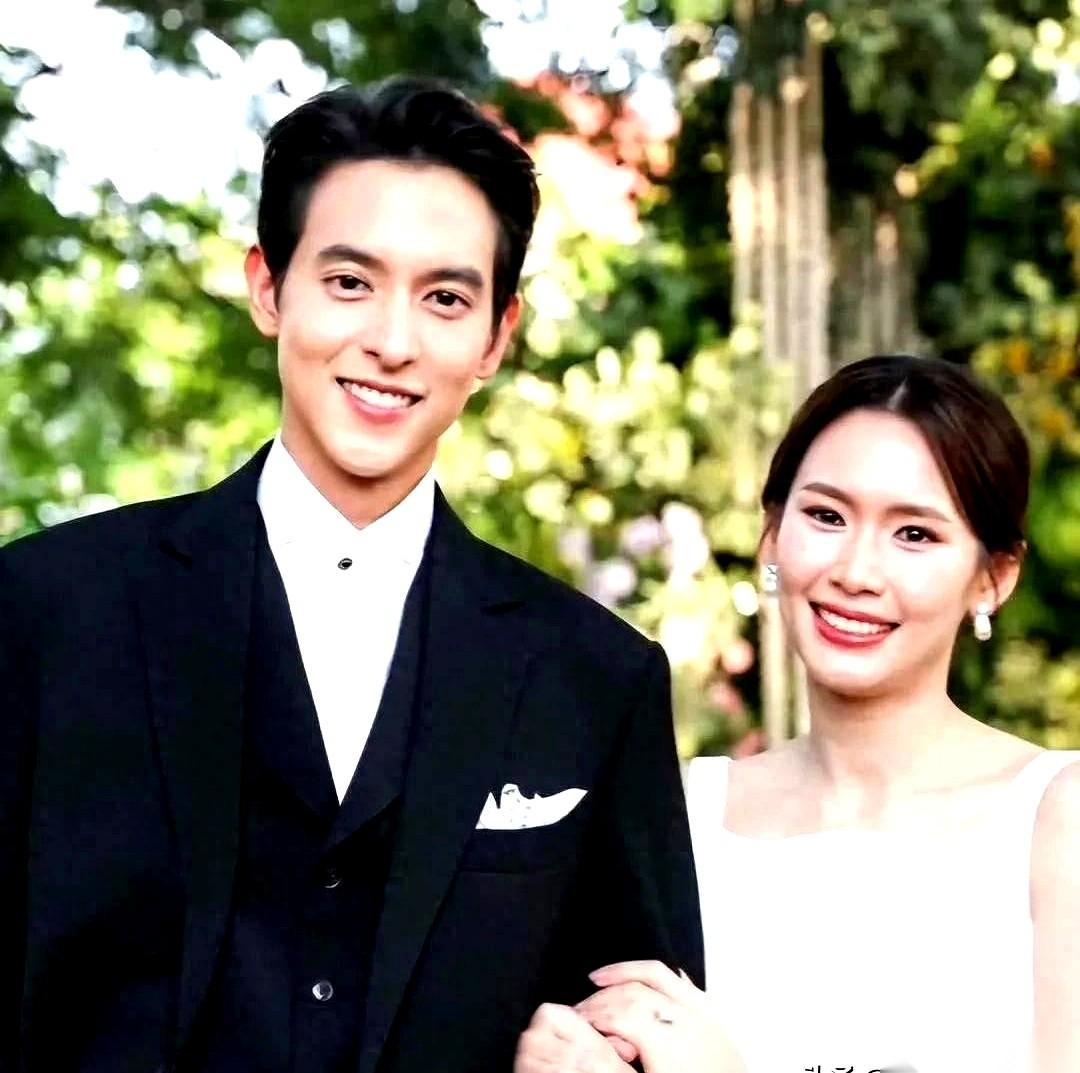 看到个男明星结婚，把他的“爱情故事”看完，我后槽牙都快咬碎了。大哥自己说的，当