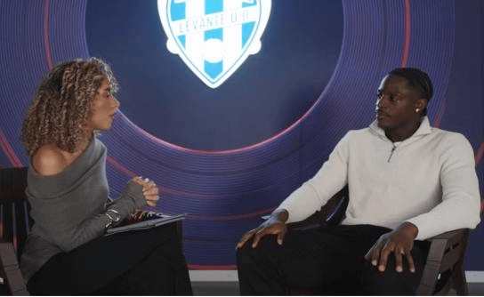 埃永: 永远不会选择为西班牙效力;对我来说梅西是最好的