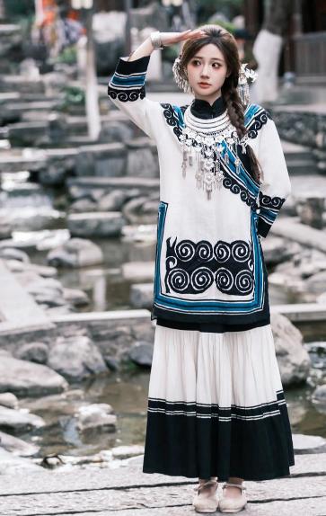 为什么我国有56个民族，却只有汉族没有专门服饰？众所周知，中国有56个民族是