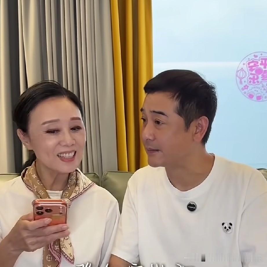 阮巡问吴琼:“吴琼呀，你19岁的时候在干什么呀？”吴琼说:“在登台唱戏呀，吴琼反