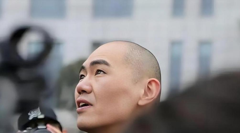 2005年，山东一名16岁少年被警察带进审讯室，逼他承认一桩压根不存在的案子。少