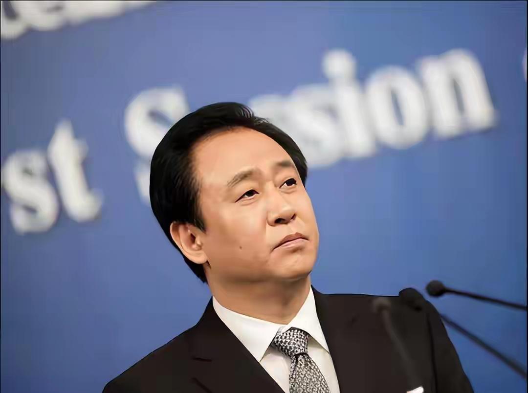 许家印与恒大危机：从地产巨头到轰然崩塌从登顶首富到身陷囹圄，许家印与恒大的