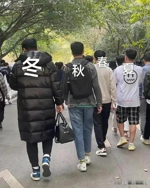 今天早上广州的街上，早上好！​