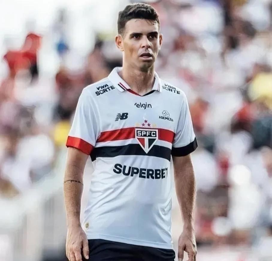 突发！前上海海港外援心脏病发作，或就此中止职业生涯。据巴西媒体报道，昨天奥斯卡