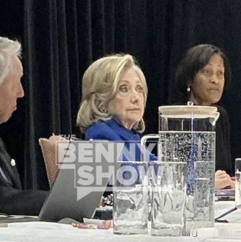 泛美新闻网报道突发新闻：前总统夫人、前国务卿希拉里·克林顿的现场取证过程已被暂停