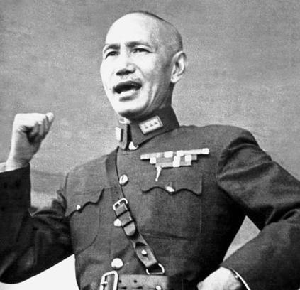 1936年蒋介石的外甥俞洛民外出公干，他拿着皮箱入住一家旅馆，上电梯时因为人多拥